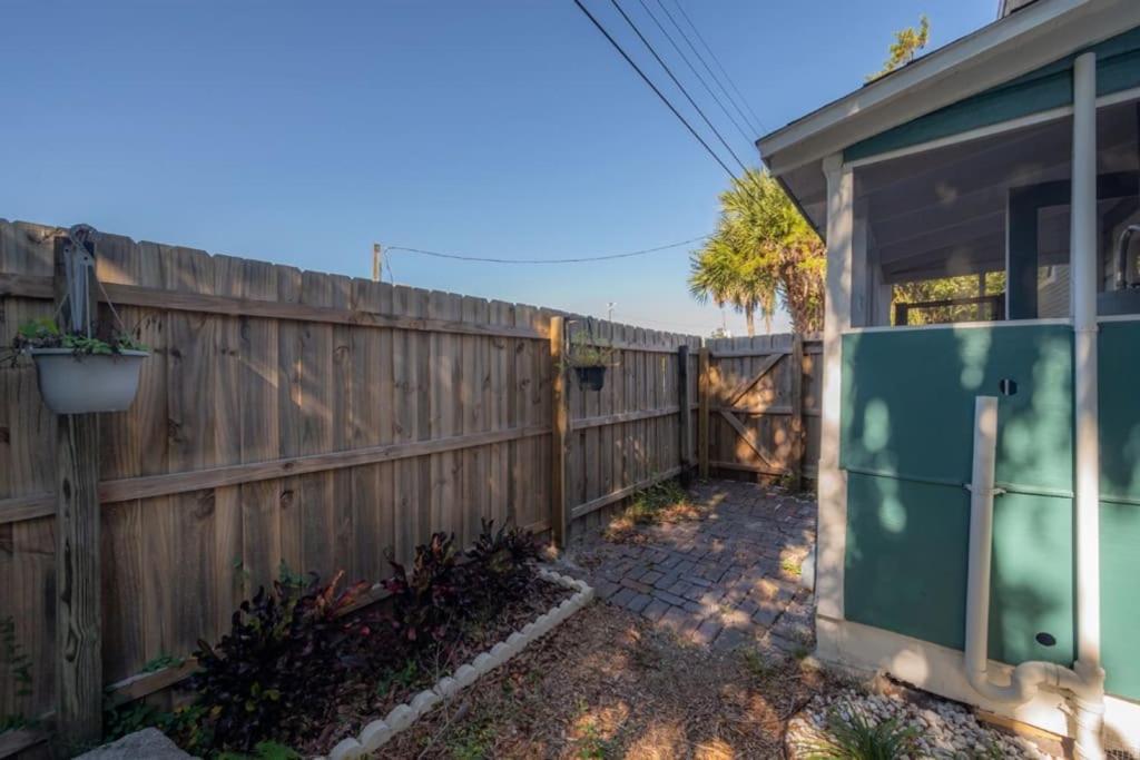 Serene Beachy Bungalow With Large Screened Porch! Tampa Ngoại thất bức ảnh