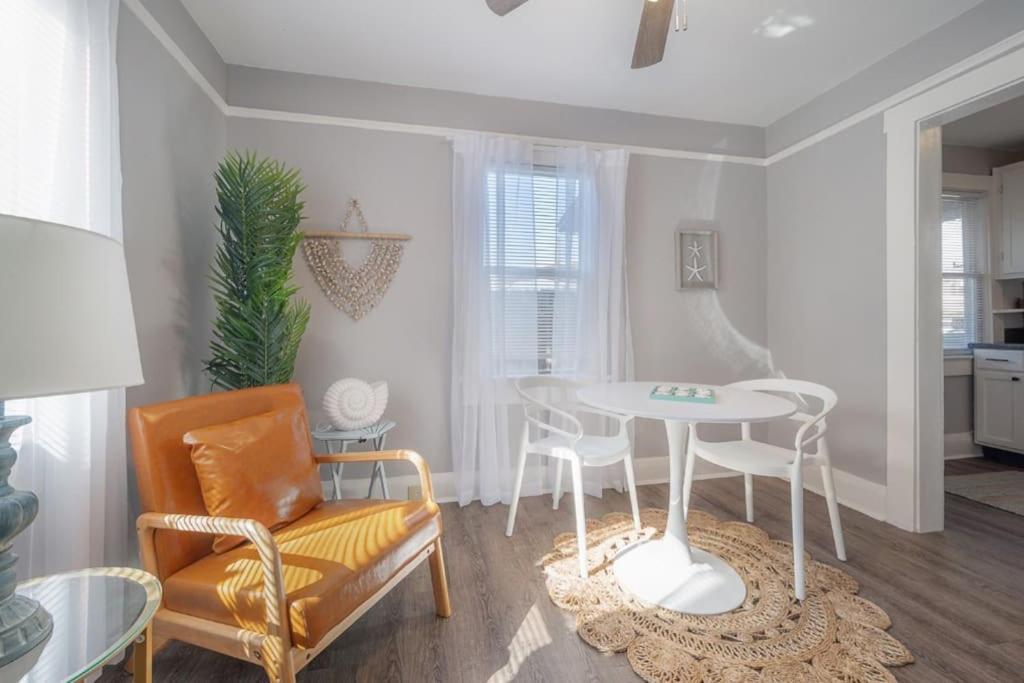 Serene Beachy Bungalow With Large Screened Porch! Tampa Ngoại thất bức ảnh