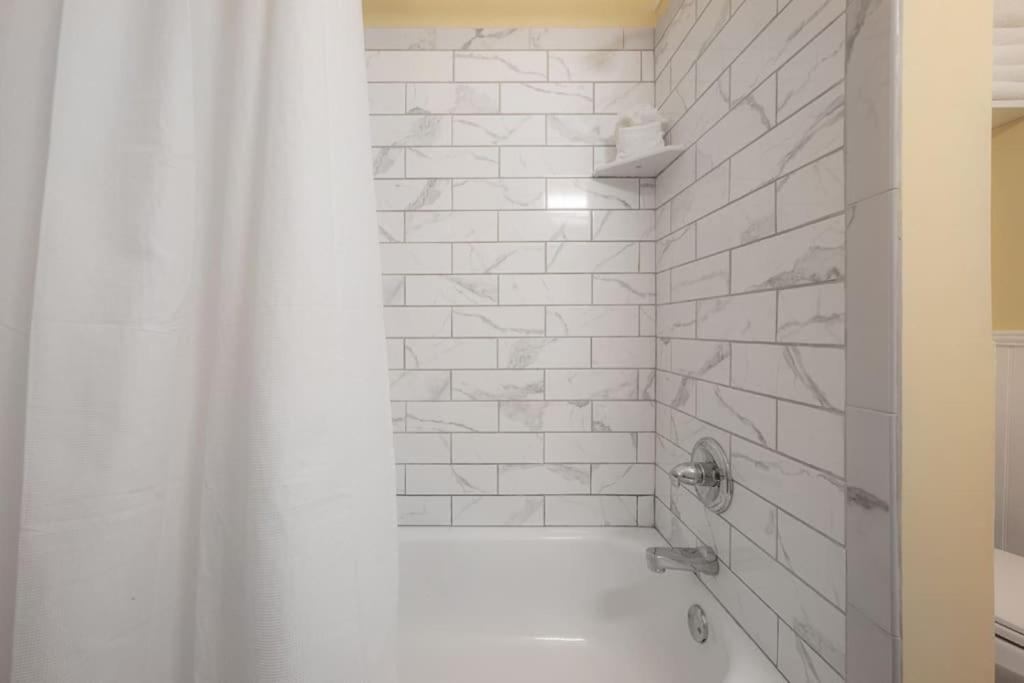 Serene Beachy Bungalow With Large Screened Porch! Tampa Ngoại thất bức ảnh