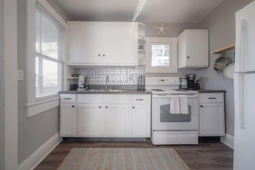 Serene Beachy Bungalow With Large Screened Porch! Tampa Ngoại thất bức ảnh