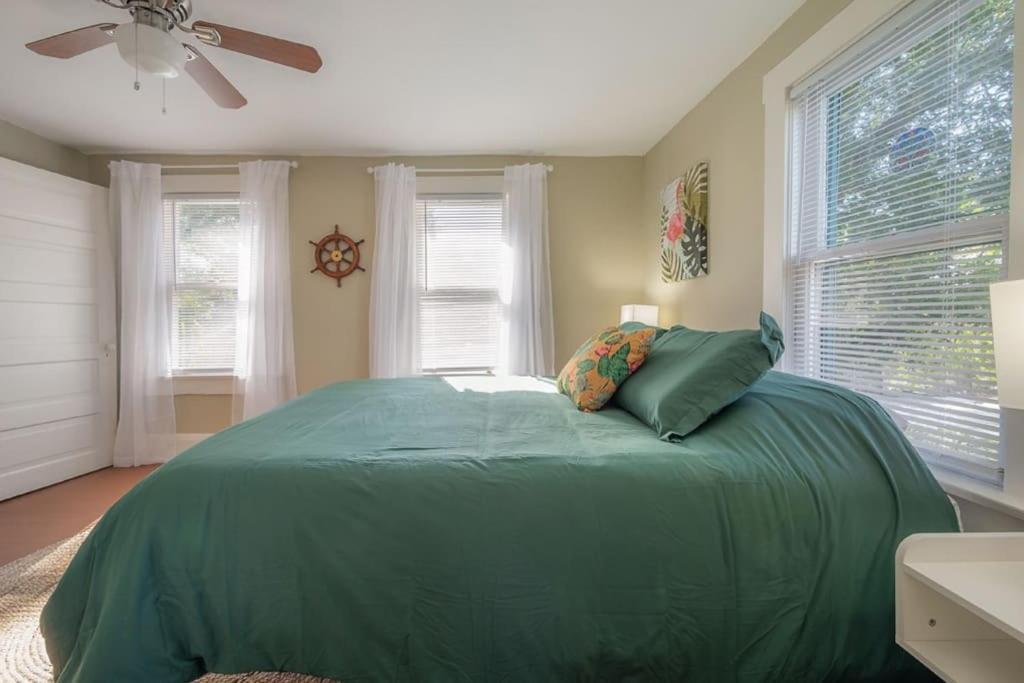 Serene Beachy Bungalow With Large Screened Porch! Tampa Ngoại thất bức ảnh