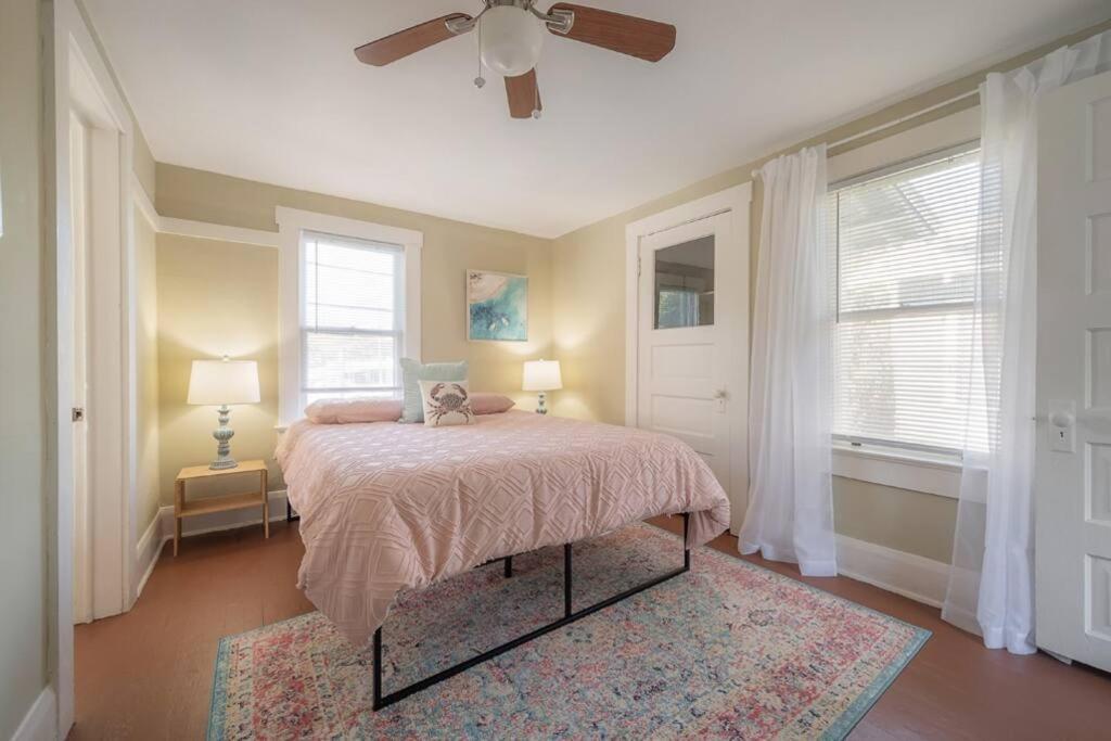 Serene Beachy Bungalow With Large Screened Porch! Tampa Ngoại thất bức ảnh