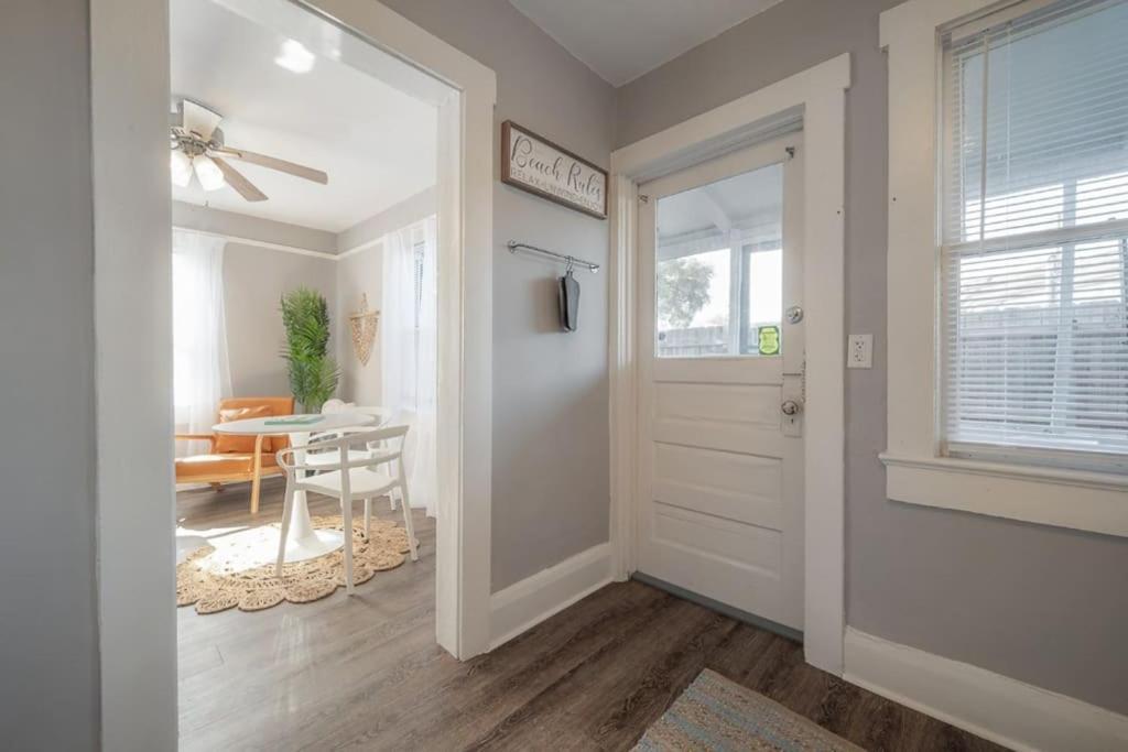 Serene Beachy Bungalow With Large Screened Porch! Tampa Ngoại thất bức ảnh